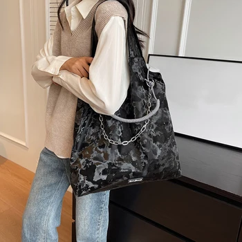 Женская сумка-тоут на цепочке, большая вместительная сумка через плечо с принтом, легкая кожаная сумка-бродяга, камуфляжная сумка для подмышек, дорожная сумка для покупок